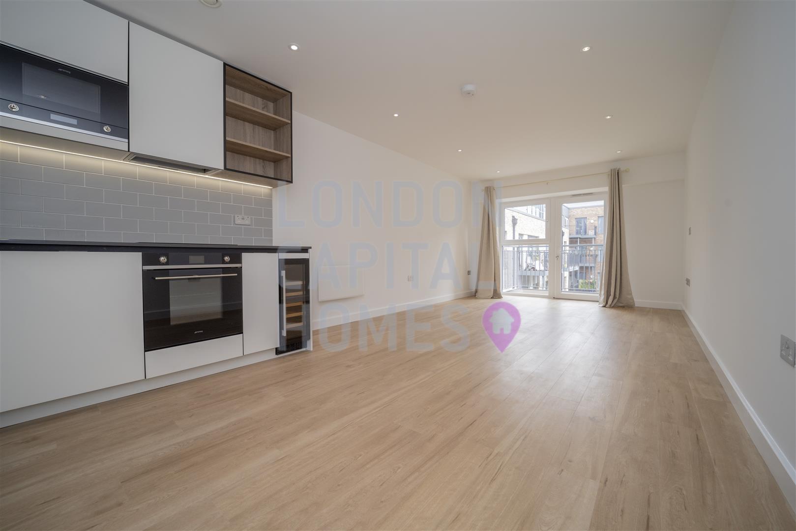 2 bed property in Fairbank House, 13 Beaufort Square, London